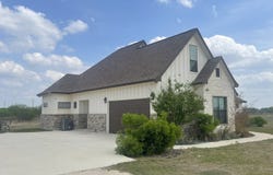 18 Valley View, Uvalde, TX 78801