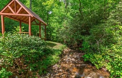 416 Meadowview Trl, Franklin, NC 28734