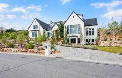 11 E CROSS HILL Ln, Sandy, UT 84092