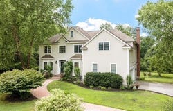 18 Lawrence St, Pepperell, MA 01463