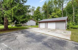 4812 SE County Line Road, Shepherd, MI 48883