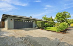 992 TRAVIS Ave, Eugene, OR 97404