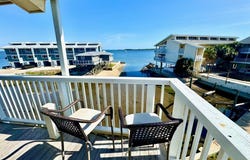 82 2nd St, Cedar Key, FL 32625