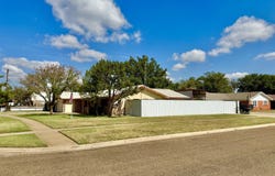 2000 Dallas St, Plainview, TX 79072