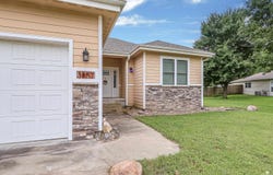 3857 Hunters Circle, Manhattan, KS 66502