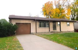 320 N Meyer Ln, Sioux Falls, SD 57103