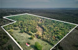 11705 S 2395 Road, Dunnegan, MO 65640