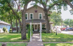 1305 S Crockett Street, Sherman, TX 75090