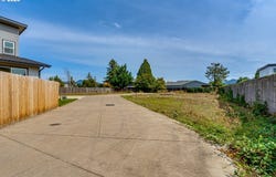 S 41st Pl, Springfield, OR 97478