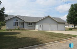 241 6th St, Chandler, MN 56172