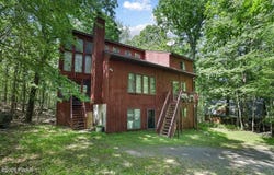 158 Saunders Drive, Bushkill, PA 18324