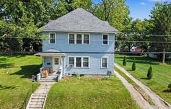 939 Maple Avenue, Jackson, MI 49203