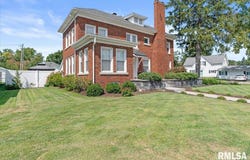 811 4TH Street, Pawnee, IL 62558