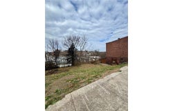 105 N 3rd St, Jeannette, PA 15644