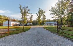 13940 INDUSTRY Road, Lebanon, MO 65536
