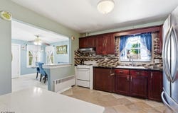 32 Valley View Dr, Mine Hill Twp., NJ 07803-3022