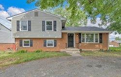 678 E Augusta Ave, Vinton, VA 24179