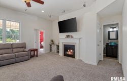 512 Wintergreen Drive, Chatham, IL 62629