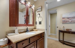 215 W College Avenue, Tallahassee, FL 32301