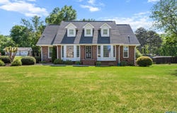 326 Mountain Lake Circle, Rainbow City, AL 35906