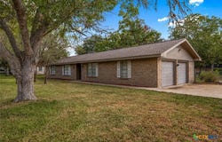 302 Brooks Road, Victoria, TX 77904