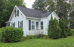 1827 Oak St, Sault Ste Marie, MI 49783