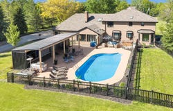 2004 LEDGEVIEW Road, DE PERE, WI 54115