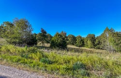 S 2125 Road, Stockton, MO 65785