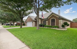568 Willowview Drive, Saginaw, TX 76179