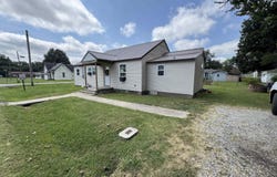 487 S Garfield Avenue, Piggott, AR 72454