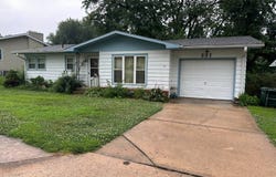 521 Charles Rd., Hebron, NE 68370