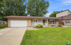 1605 E Crestview Dr, Sioux Falls, SD 57103