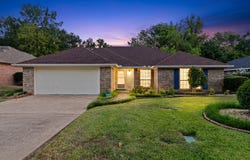 1131 Kensington Ct, Longview, TX 75605