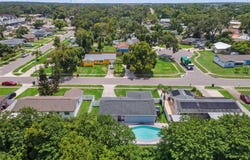 560 ROBIN HILL Circle, BRANDON, FL 33510