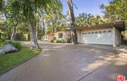 2452 N Altadena Dr, Altadena, CA 91001