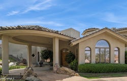 1121 E COUNTRY GABLES Drive, Phoenix, AZ 85022