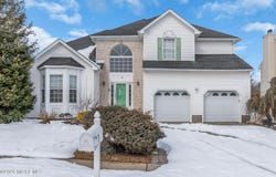 18 Lysbeth Lane, Matawan, NJ 07747