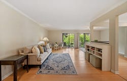 228 Brookside Lane, Willowbrook, IL 60527