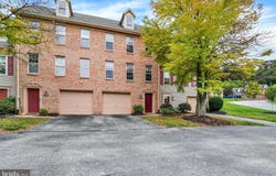912 SKYVIEW Drive, YORK, PA 17406