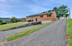 320 Swan Dr, Vinton, VA 24179