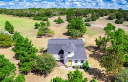 245 Country Ln, McDade, TX 78650