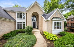 63 Muirfield Circle, Wheaton, IL 60189