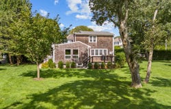 70 MIDDLE POND RD, Southampton, NY 11968