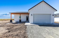 520 E Devisadero St, Reardan, WA 99029