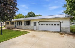 322 Crestridge Drive, Waterloo, IA 50702