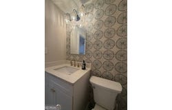 425 E CROSSVILLE Road #E-111, Roswell, GA 30075