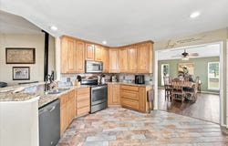 11555 Plainview Road, Krum, TX 76249