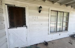 1008 Avenue T, Hondo, TX 78861