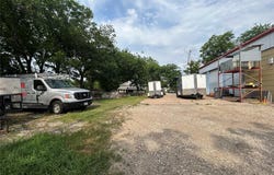109 E 11TH St, Taylor, TX 76574