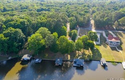 999 Hawthorne Dr, Bracey, VA 23919